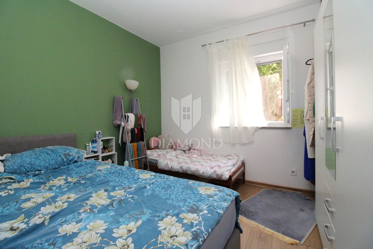 VIŠKOVO, MLADENIĆI – DVOSOBNO STANOVANJE S PARKIRIŠČEM