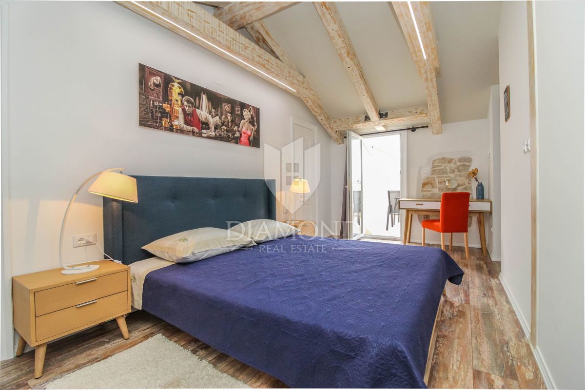 Poreč, Kamnita apartmajska hiša nedaleč od mesta