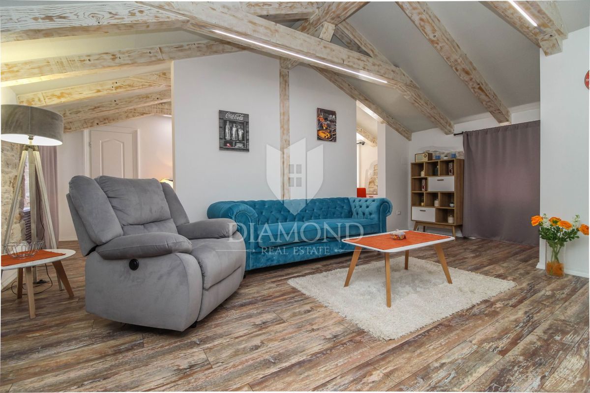 Poreč, Kamnita apartmajska hiša nedaleč od mesta