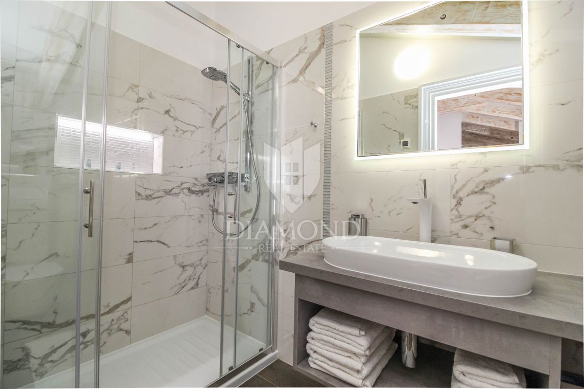 Poreč, Kamnita apartmajska hiša nedaleč od mesta