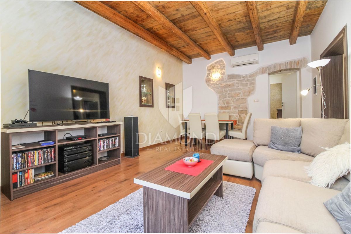 Poreč, Kamnita apartmajska hiša nedaleč od mesta