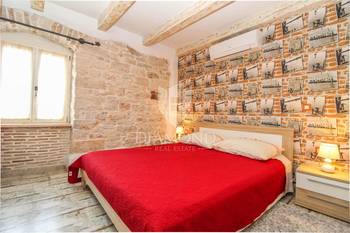 Poreč, Kamnita apartmajska hiša nedaleč od mesta