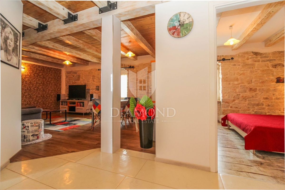 Poreč, Kamnita apartmajska hiša nedaleč od mesta