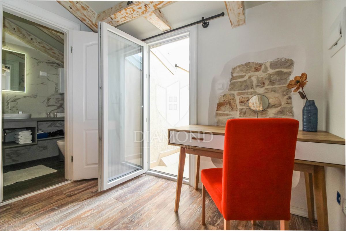 Poreč, Kamnita apartmajska hiša nedaleč od mesta