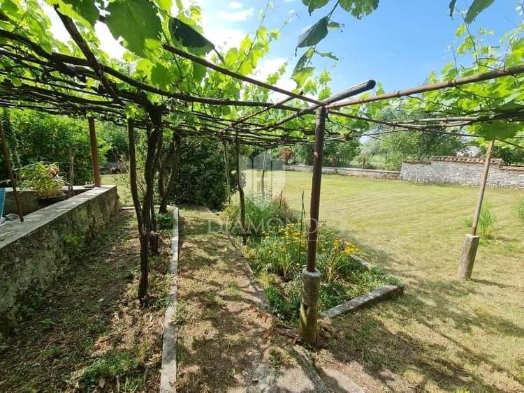Labin, okolica, tradicionalna istrska kamnita hiša
