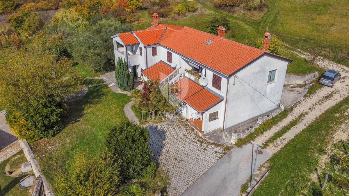 Vižinada, hiša s 5 apartmaji in odprtimi razgledi