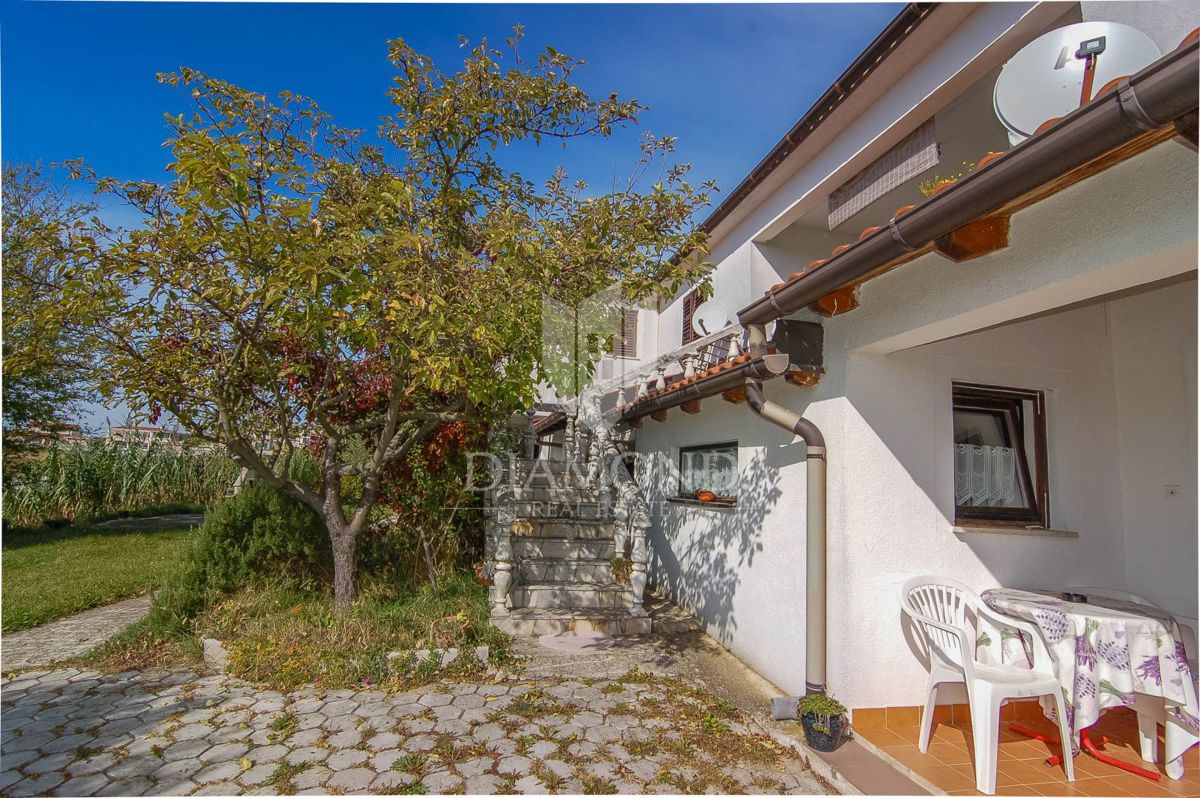 Vižinada, hiša s 5 apartmaji in odprtimi razgledi