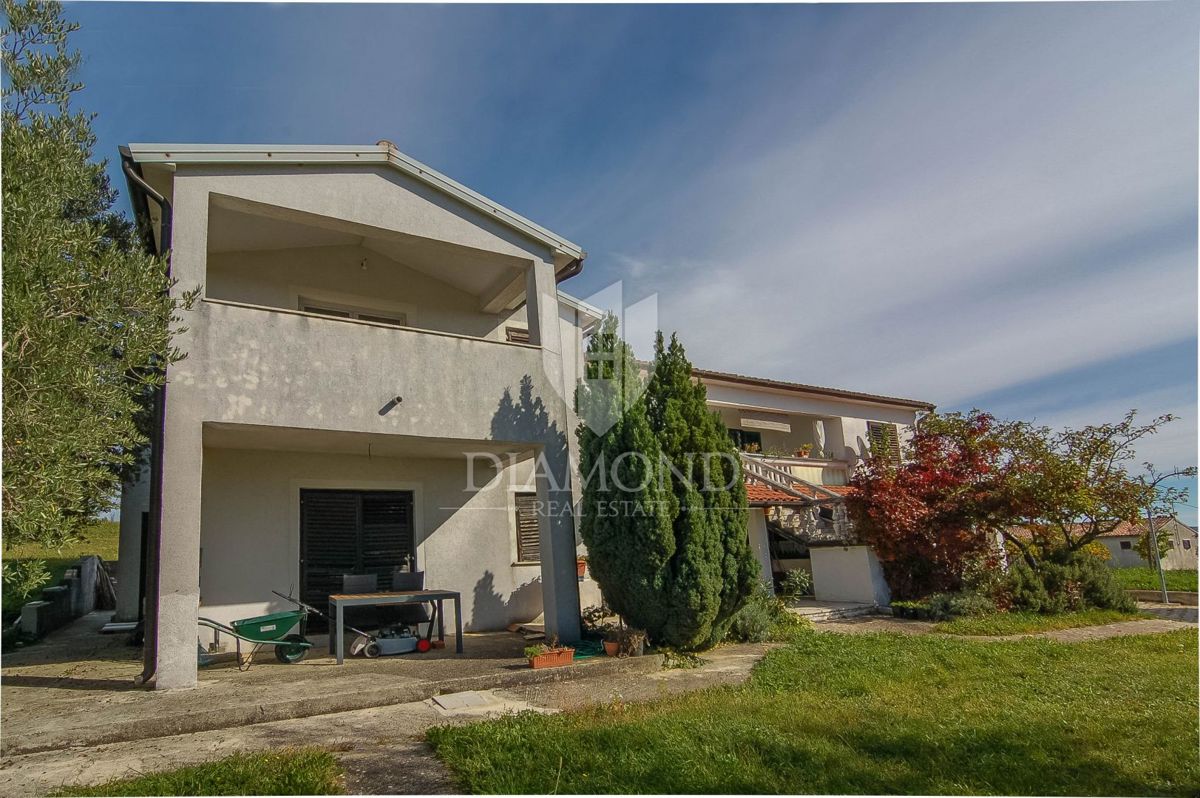 Vižinada, hiša s 5 apartmaji in odprtimi razgledi
