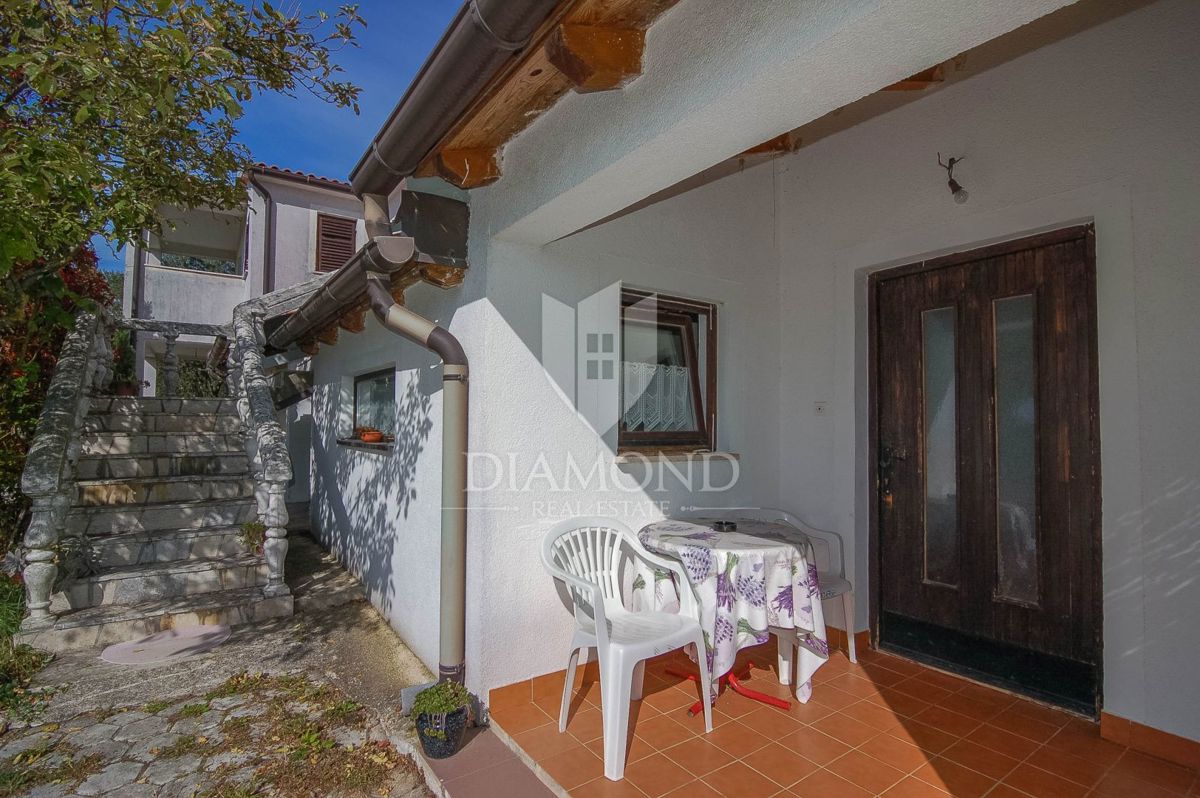 Vižinada, hiša s 5 apartmaji in odprtimi razgledi