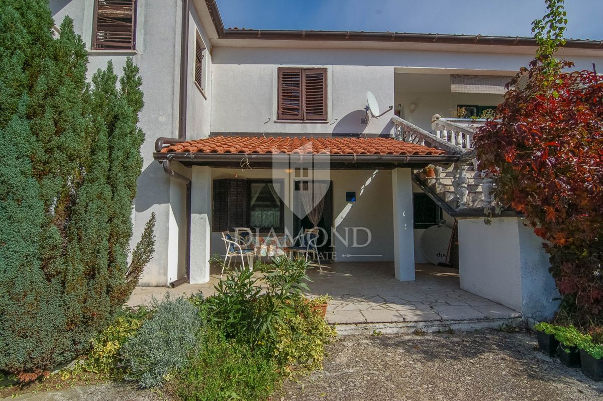 Vižinada, hiša s 5 apartmaji in odprtimi razgledi