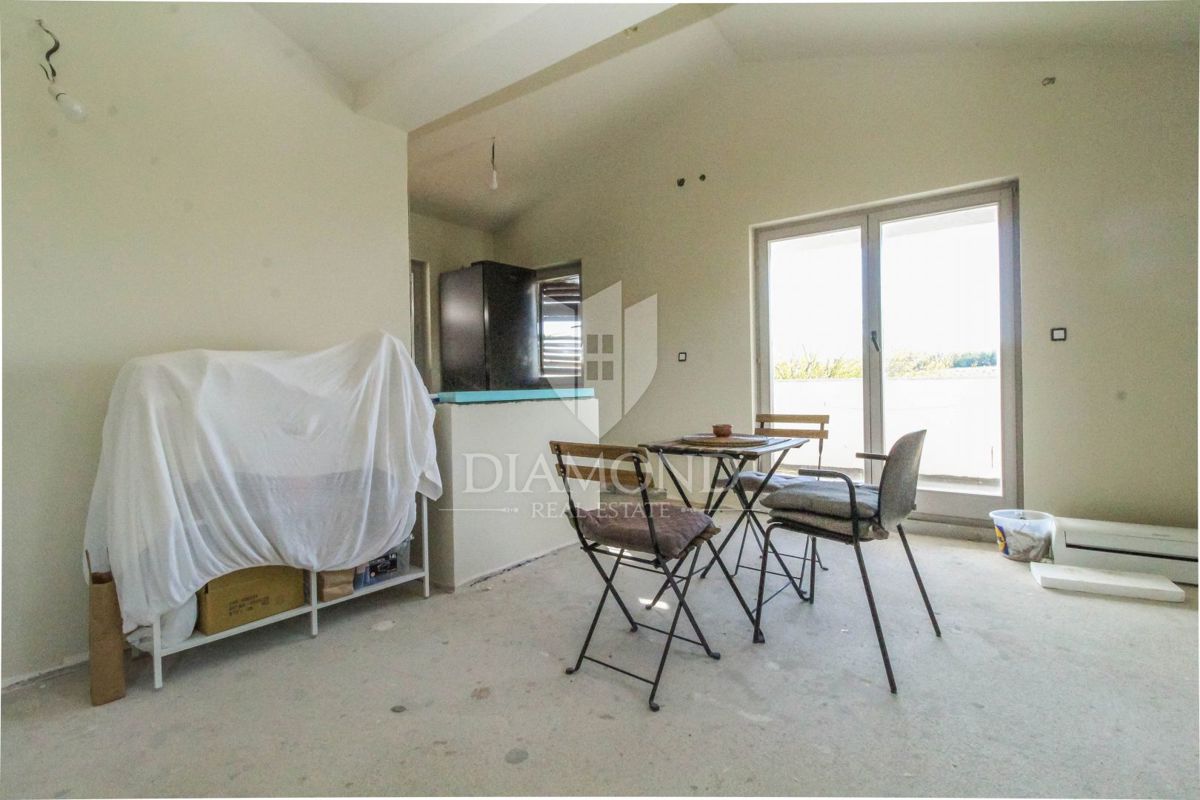 Vižinada, hiša s 5 apartmaji in odprtimi razgledi