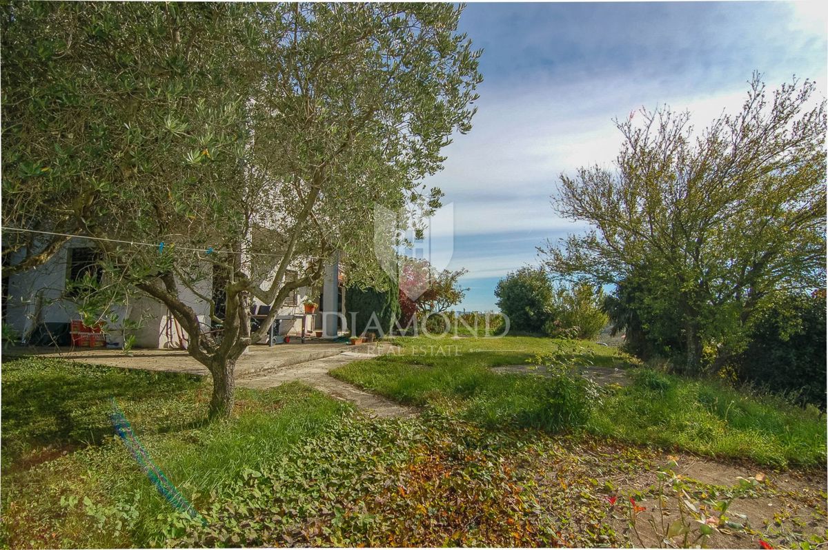 Vižinada, hiša s 5 apartmaji in odprtimi razgledi