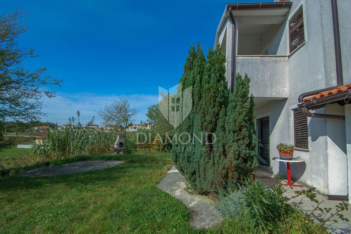 Vižinada, hiša s 5 apartmaji in odprtimi razgledi