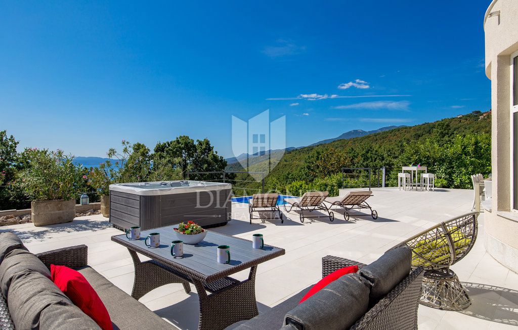 Opatija, okolica, luksuzna vila z bazenom in pogledom na morje