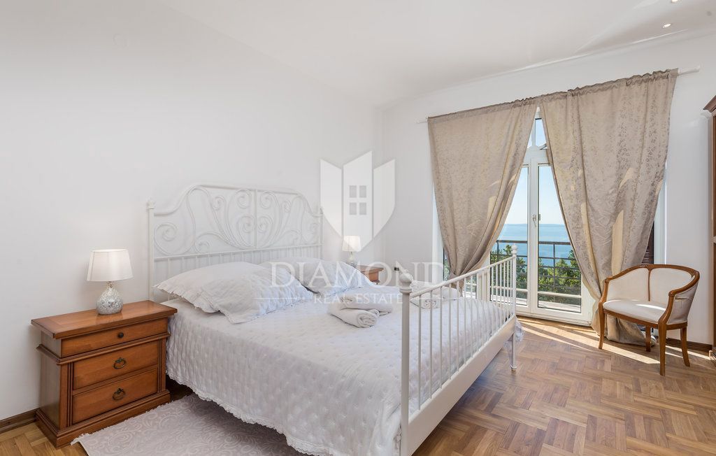 Opatija, okolica, luksuzna vila z bazenom in pogledom na morje