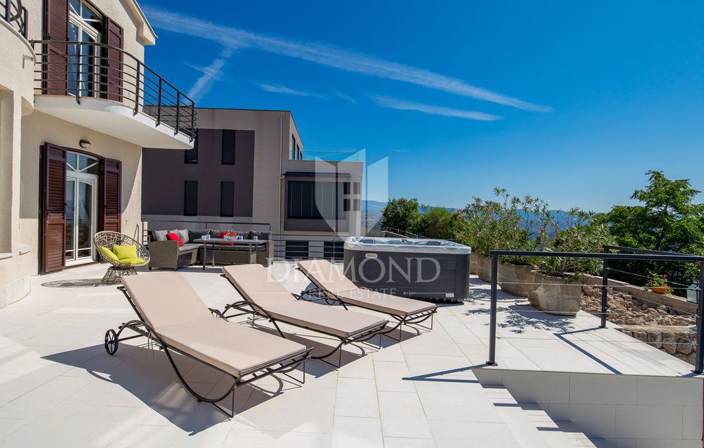 Opatija, okolica, luksuzna vila z bazenom in pogledom na morje