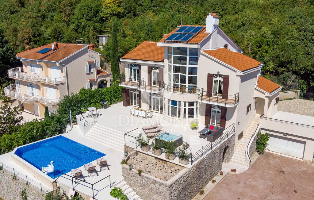 Opatija, okolica, luksuzna vila z bazenom in pogledom na morje