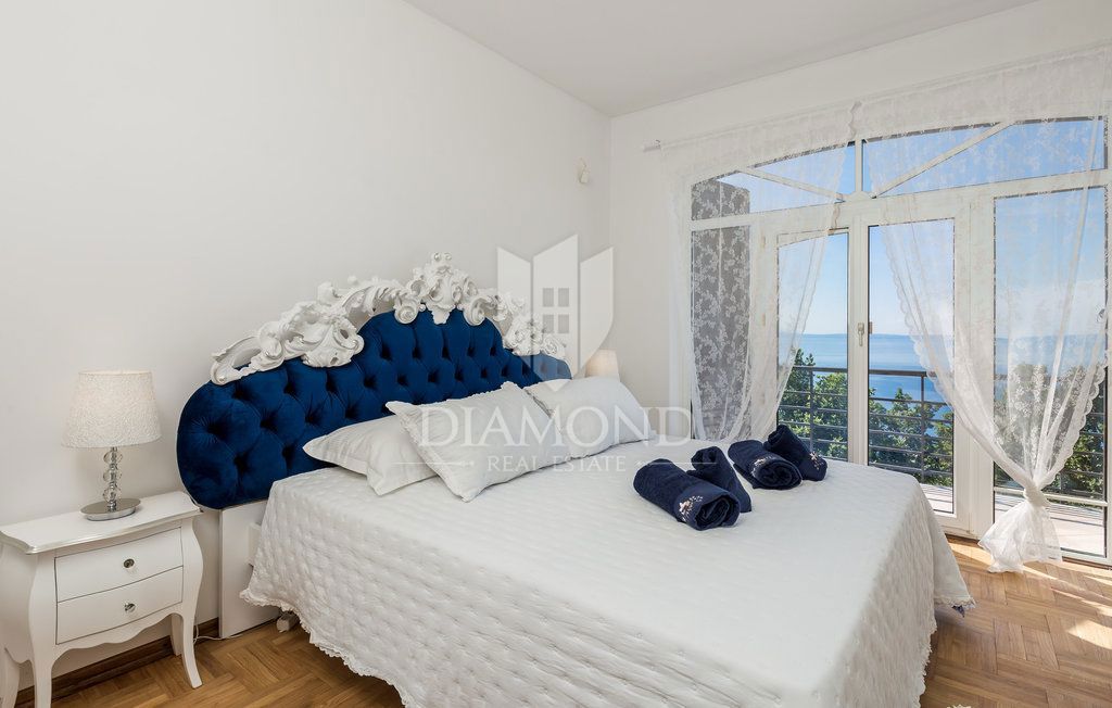 Opatija, okolica, luksuzna vila z bazenom in pogledom na morje