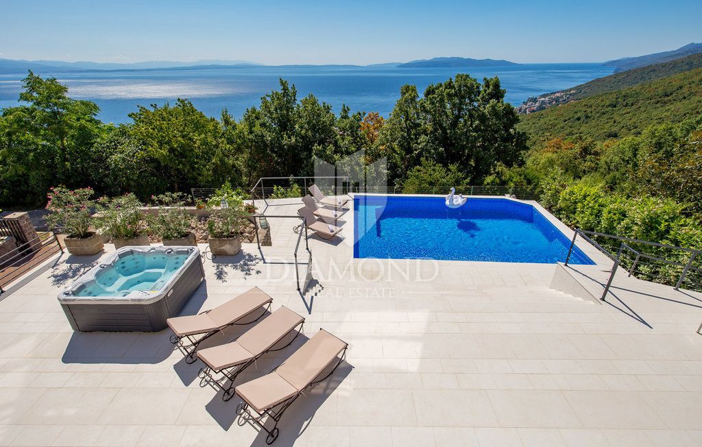 Opatija, okolica, luksuzna vila z bazenom in pogledom na morje