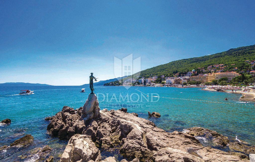 Opatija, okolica, luksuzna vila z bazenom in pogledom na morje