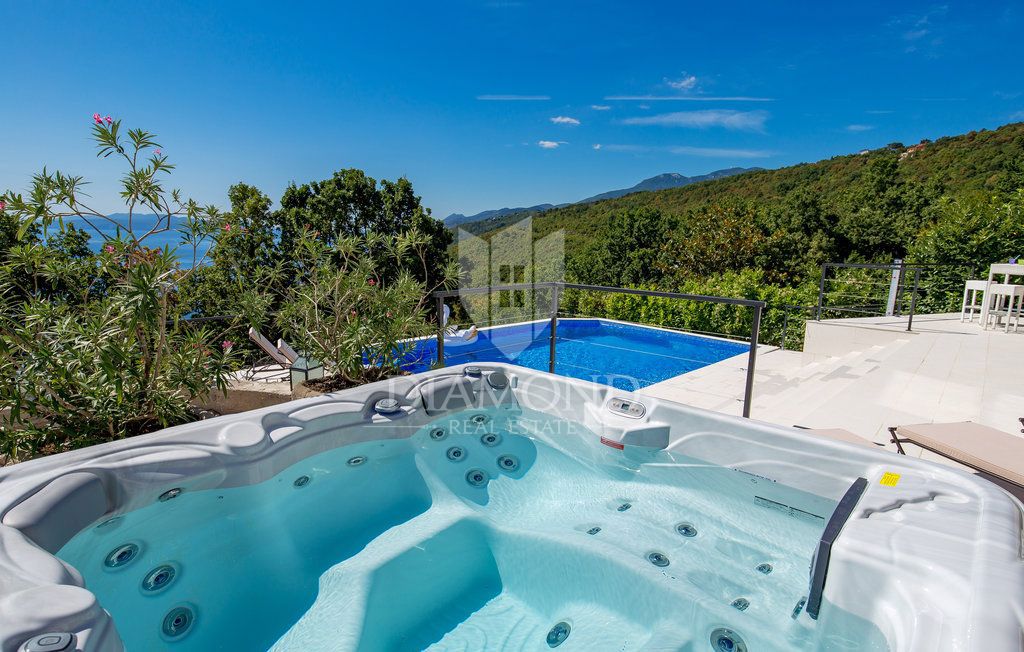 Opatija, okolica, luksuzna vila z bazenom in pogledom na morje