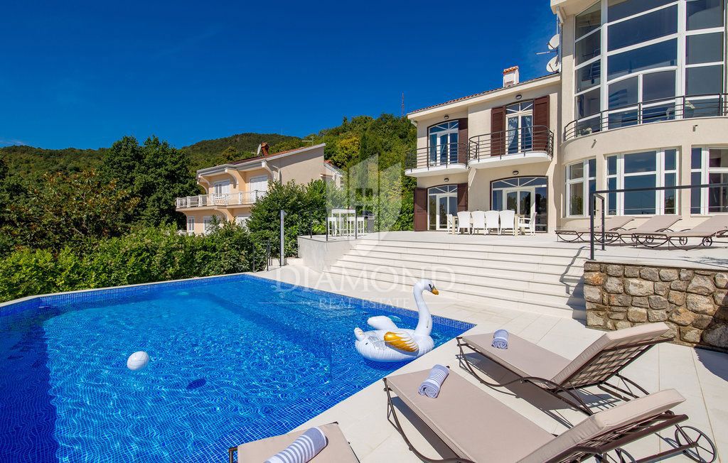 Opatija, okolica, luksuzna vila z bazenom in pogledom na morje