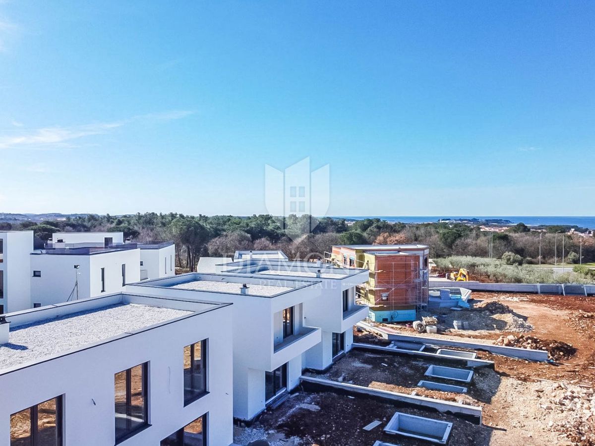 Poreč, moderna hiša v gradnji na atraktivni lokaciji