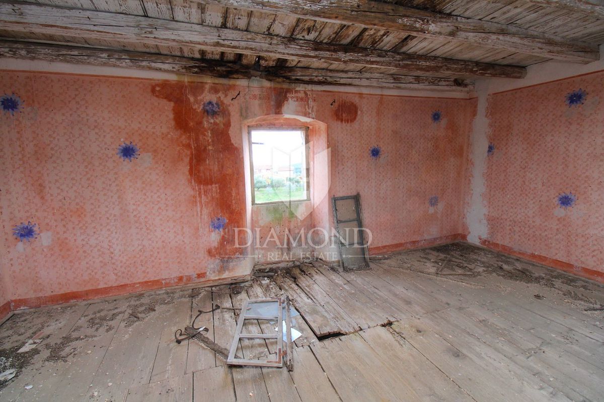 Puntera, hiša za prenovo s pogledom na morje
