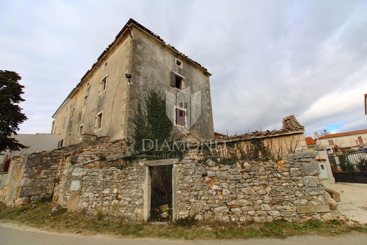 Puntera, hiša za prenovo s pogledom na morje