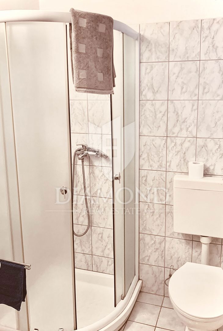 Medulin, okolica, apartmajska hiša z restavracijo in bazenom