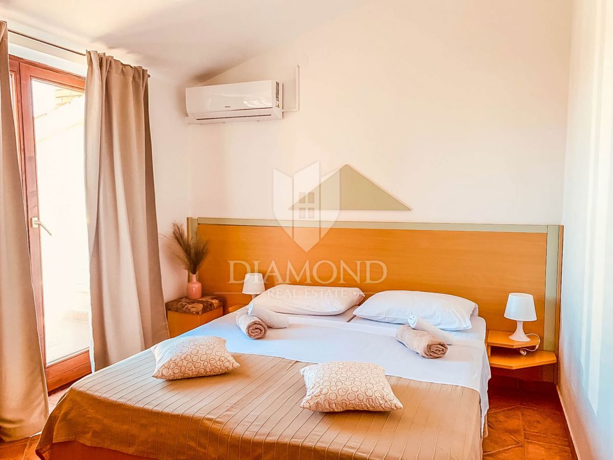 Medulin, okolica, apartmajska hiša z restavracijo in bazenom