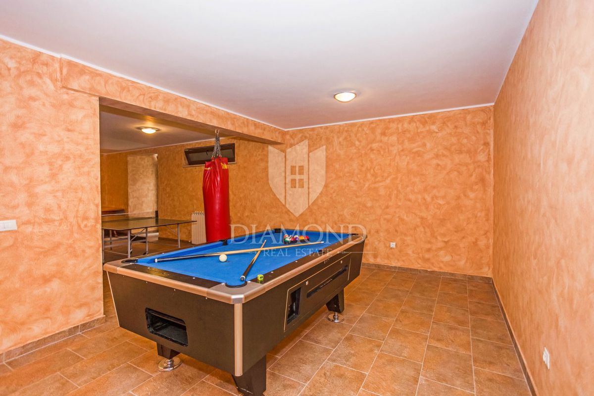 Rovinj, okolica, lepa prostorna samotna hiša