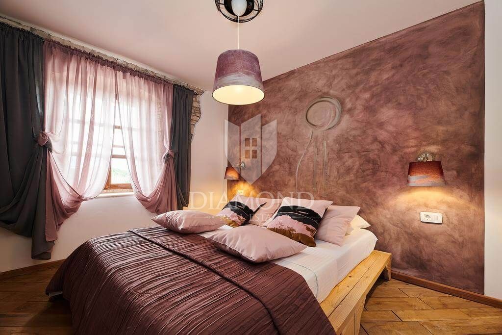 Priložnost! Prodamo gostilno s sobami in dvema apartmajema!