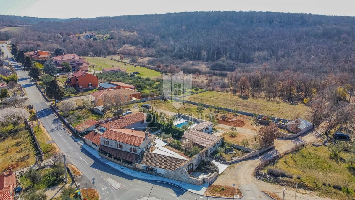 Priložnost! Prodamo gostilno s sobami in dvema apartmajema!