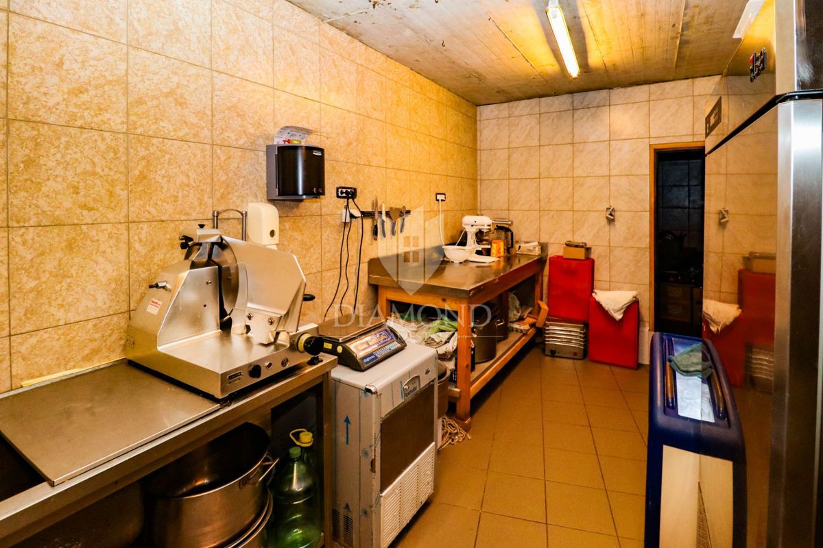 Priložnost! Prodamo gostilno s sobami in dvema apartmajema!