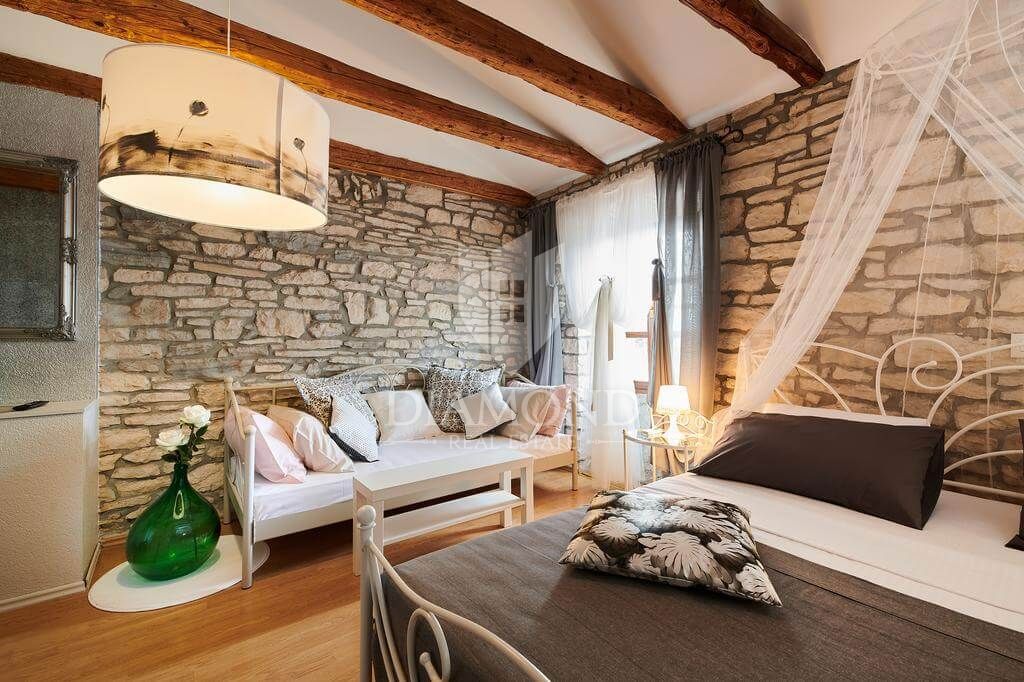 Priložnost! Prodamo gostilno s sobami in dvema apartmajema!