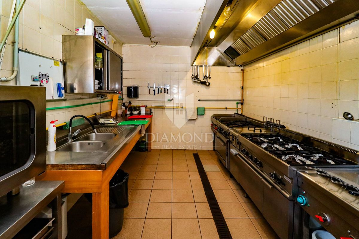 Priložnost! Prodamo gostilno s sobami in dvema apartmajema!