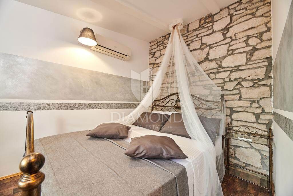 Priložnost! Prodamo gostilno s sobami in dvema apartmajema!