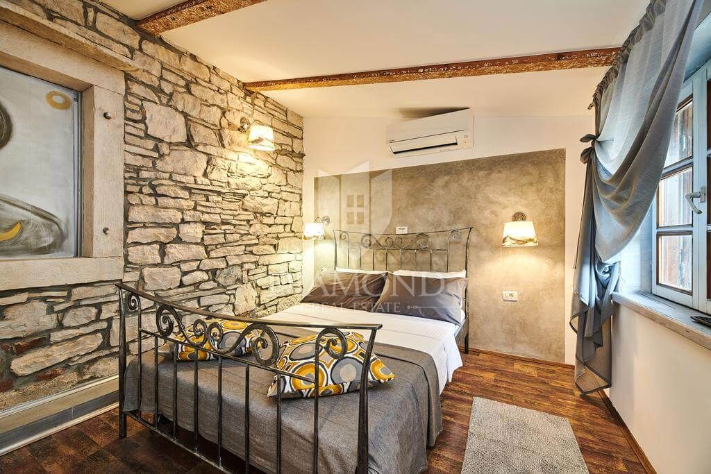 Priložnost! Prodamo gostilno s sobami in dvema apartmajema!