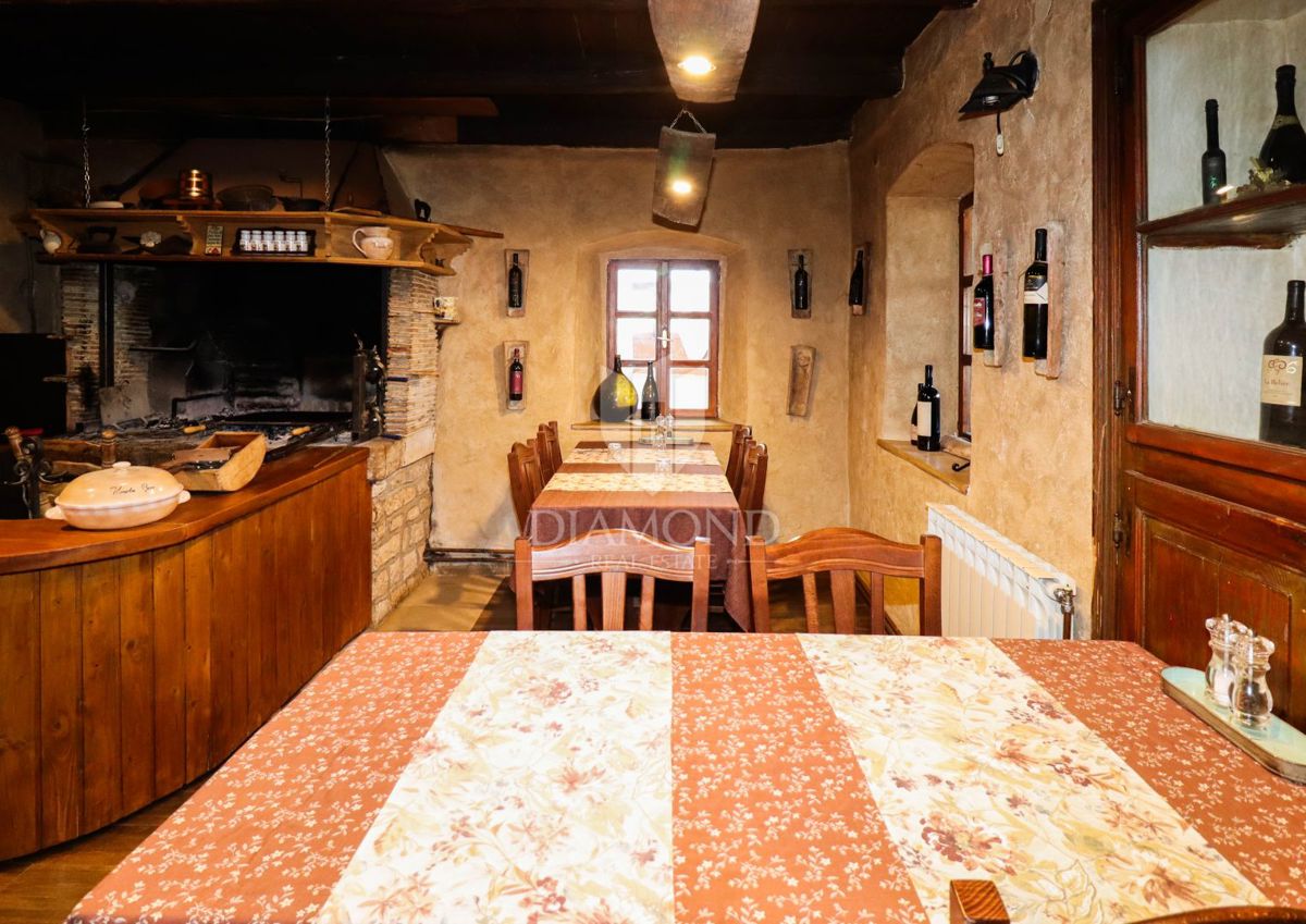 Priložnost! Prodamo gostilno s sobami in dvema apartmajema!