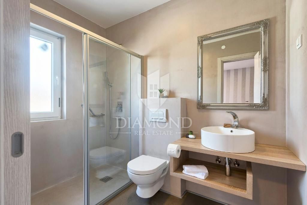 Impresivna vila s petimi apartmaji v Puli na odlični lokaciji