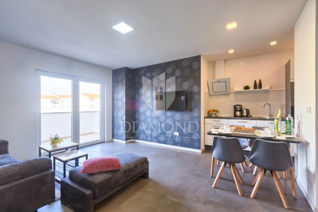 Impresivna vila s petimi apartmaji v Puli na odlični lokaciji