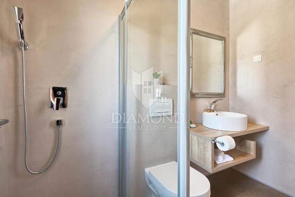 Impresivna vila s petimi apartmaji v Puli na odlični lokaciji