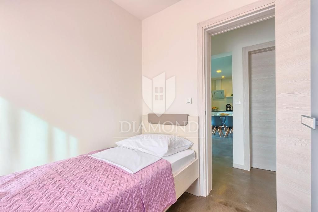Impresivna vila s petimi apartmaji v Puli na odlični lokaciji