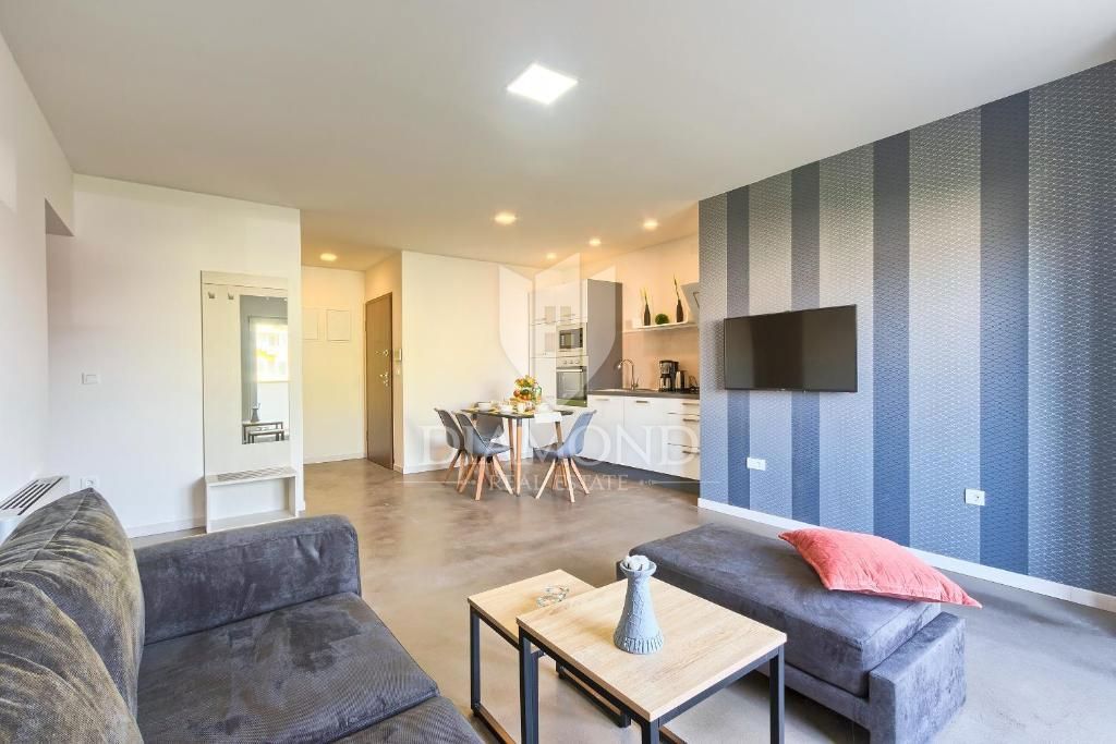 Impresivna vila s petimi apartmaji v Puli na odlični lokaciji