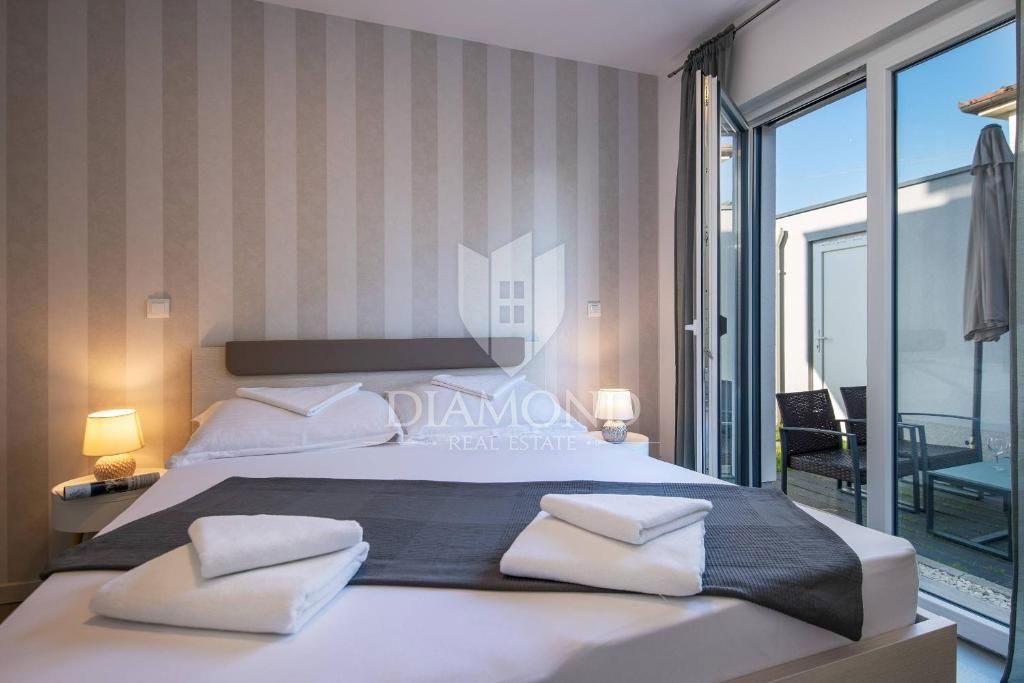 Impresivna vila s petimi apartmaji v Puli na odlični lokaciji