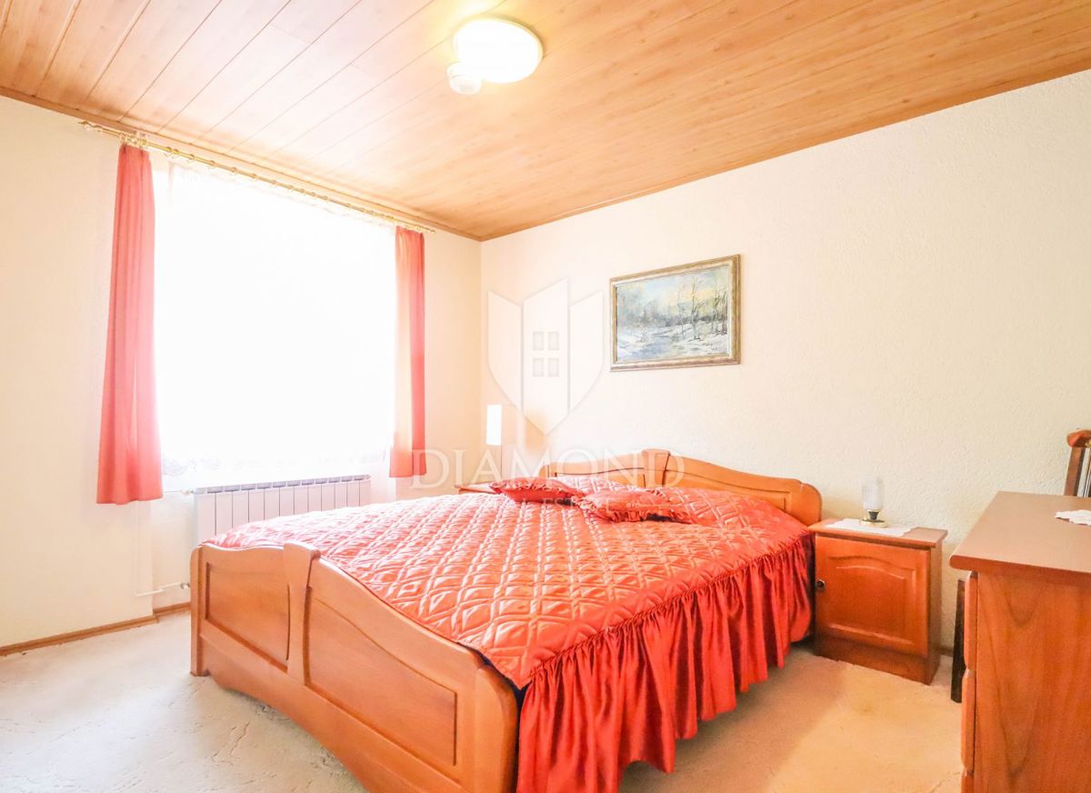 Poreč, okolica, prostorna hiša s pogledom na morje!
