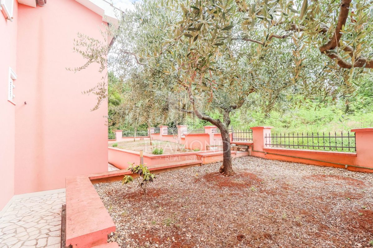 Poreč, okolica, prostorna hiša s pogledom na morje!