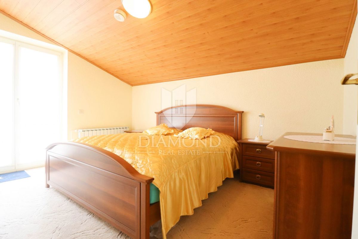 Poreč, okolica, prostorna hiša s pogledom na morje!