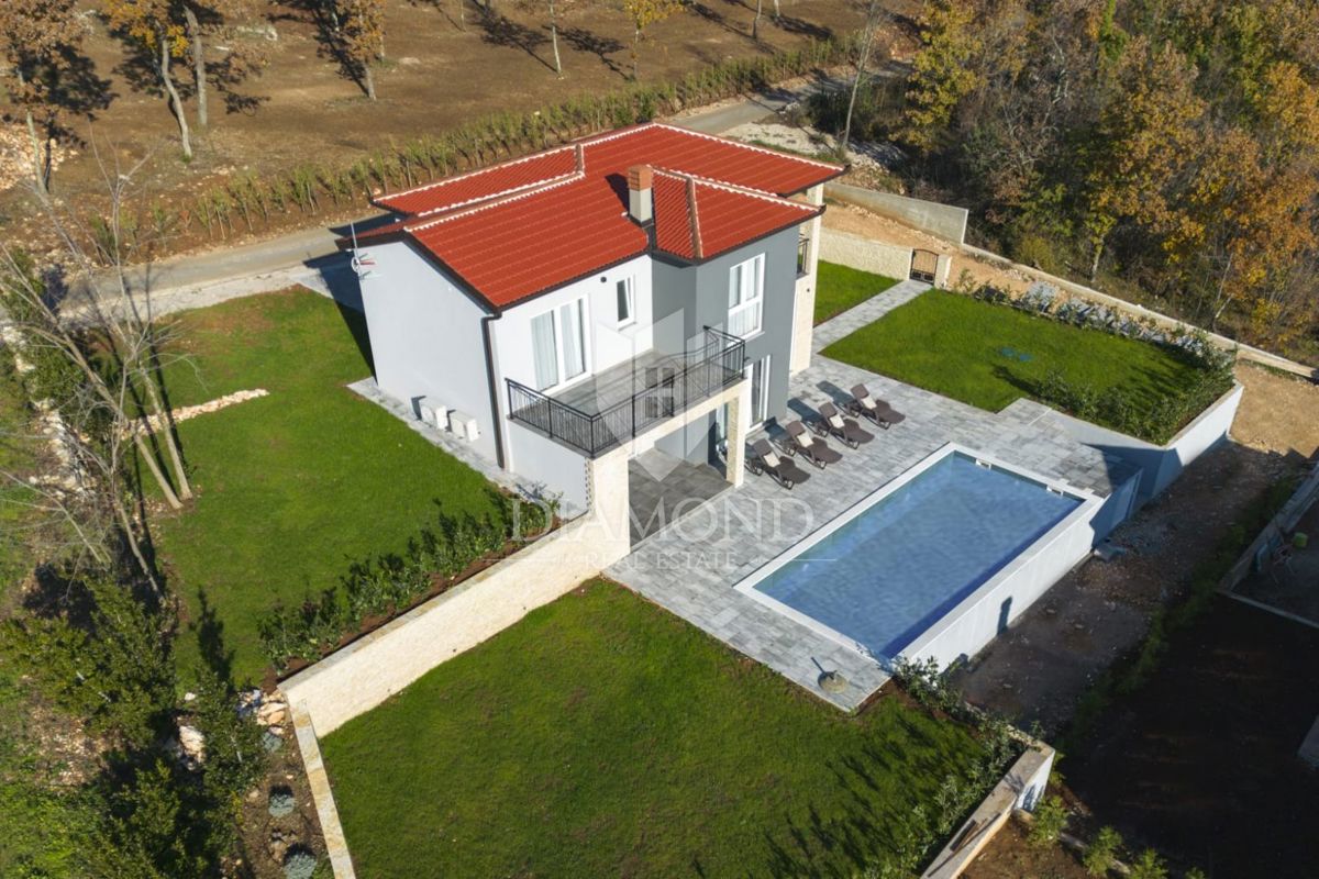 Labin, novozgrajena počitniška hiša z bazenom